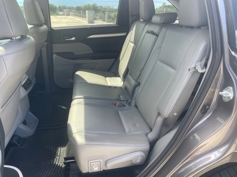 Used 2016 Toyota Highlander XLE image 20