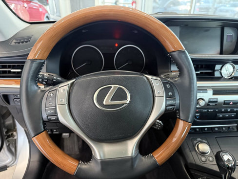 Used 2014 Lexus ES 300h image 21