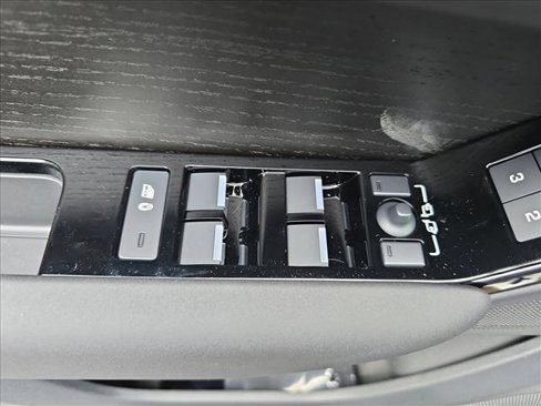 New 2026 Land Rover Range Rover Velar Dynamic SE image 27