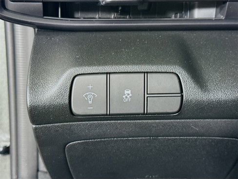 Certified 2025 Hyundai Elantra Sport image 18