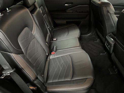 Used 2024 Nissan Pathfinder Platinum image 56