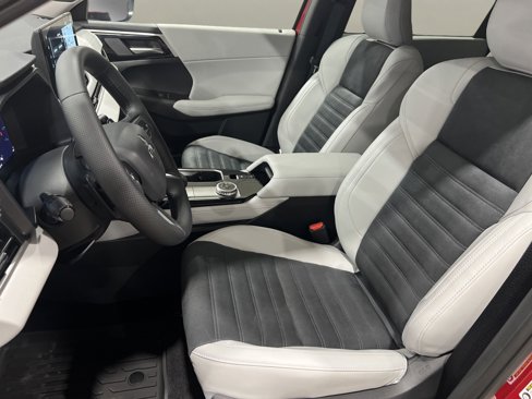 New 2025 Mitsubishi Outlander SE image 12
