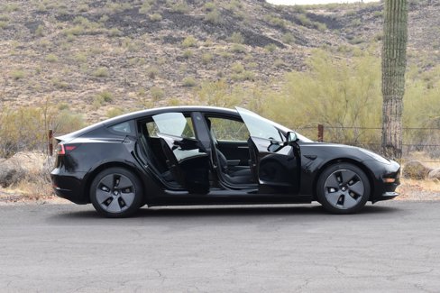 Used 2023 Tesla Model 3 Standard Range image 10
