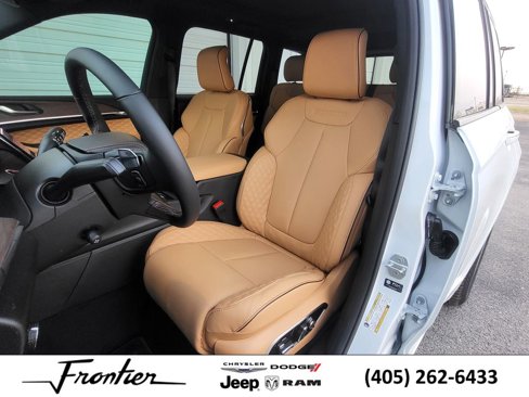 New 2025 Jeep Grand Cherokee Summit image 14