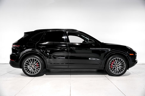 Used 2022 Porsche Cayenne S image 2