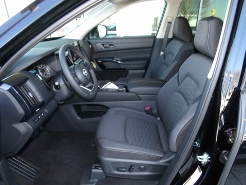 New 2025 Nissan Pathfinder SV image 16