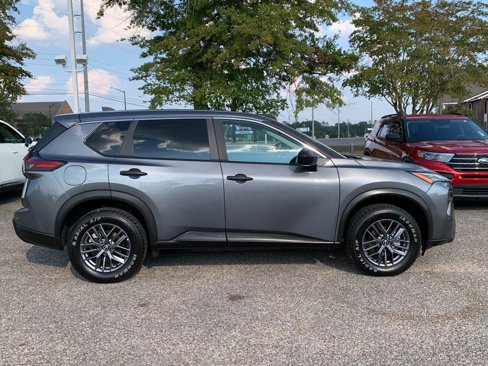 Used 2024 Nissan Rogue S image 2