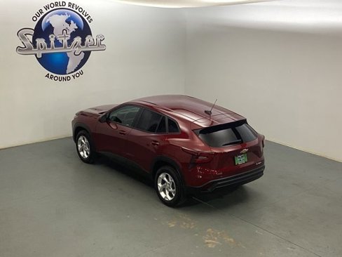Used 2025 Chevrolet Trax LS w/ LS Convenience Package image 39