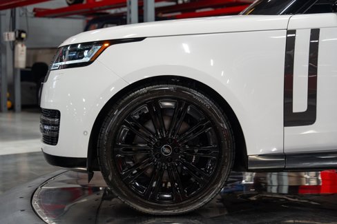 Used 2023 Land Rover Range Rover Long Wheelbase SE image 16