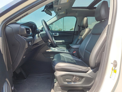 Used 2024 Ford Explorer XLT w/ Equipment Group 202A image 23