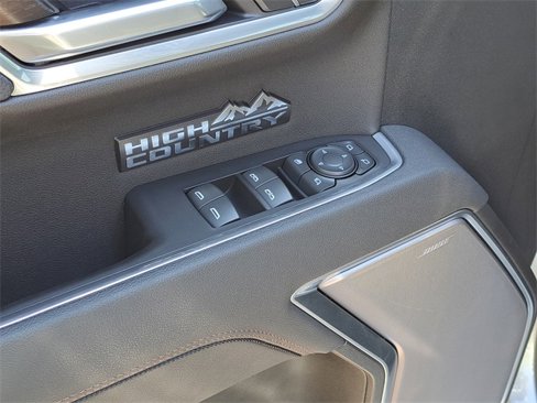 Used 2025 Chevrolet Silverado 1500 High Country w/ Technology Package image 24