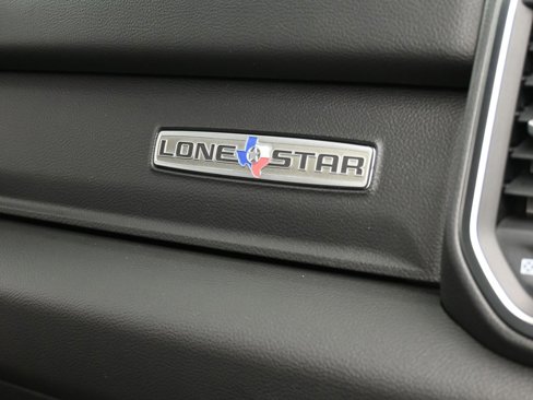 New 2025 RAM 1500 4x4 Crew Cab image 40