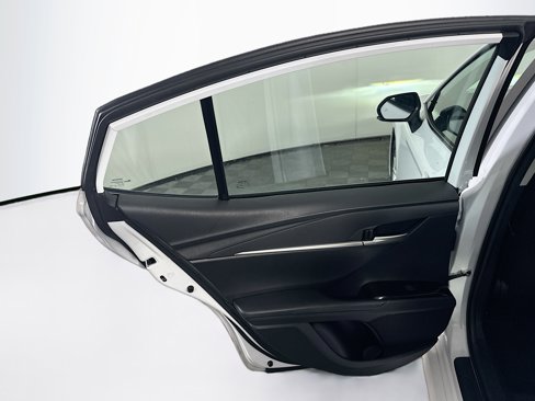 Used 2025 Toyota Camry LE image 27