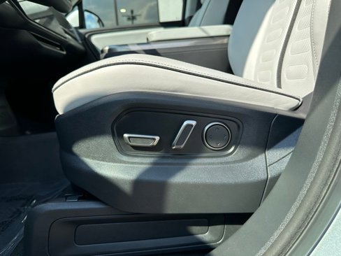 Used 2023 Rivian R1S Adventure image 18