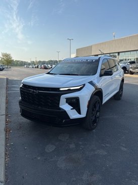 Used 2024 Chevrolet Traverse RS image 3