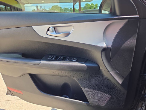 Used 2023 Kia Forte LXS image 9