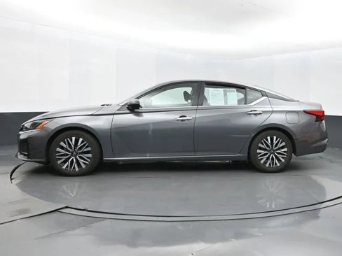 Used 2024 Nissan Altima 2.5 SV image 5