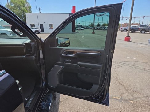 Used 2022 Chevrolet Silverado 1500 High Country w/ Technology Package image 39