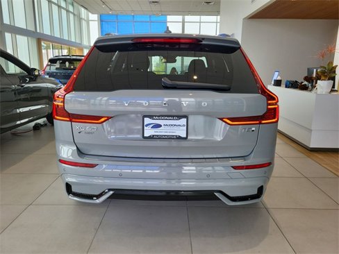 New 2026 Volvo XC60 T8 Plus w/ Climate Package PRO image 4