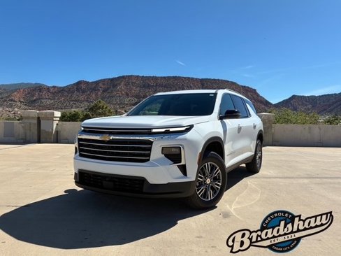 New 2026 Chevrolet Traverse LT image 1