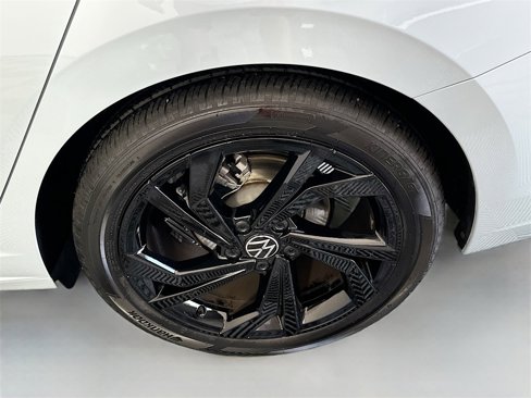 Used 2025 Volkswagen Jetta SE image 30