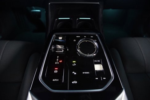 Used 2023 BMW 760i xDrive image 44