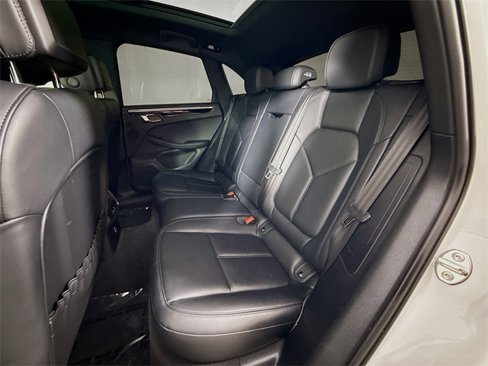 Certified 2024 Porsche Macan image 18