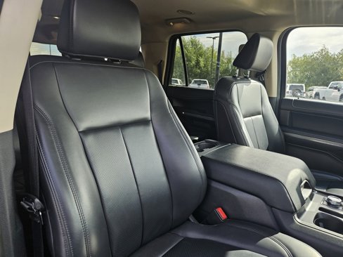 Used 2023 Ford Expedition Max XLT image 17