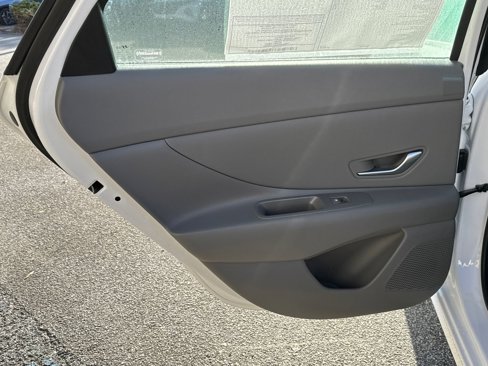 Used 2025 Hyundai Elantra SEL image 21