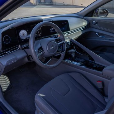 Used 2023 Hyundai Elantra SEL w/ Convenience Package image 11