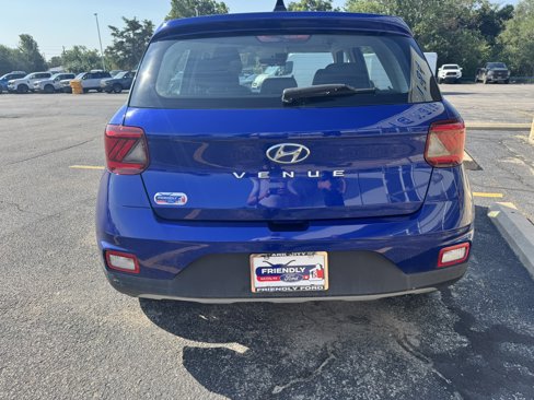 Used 2021 Hyundai Venue SE image 4