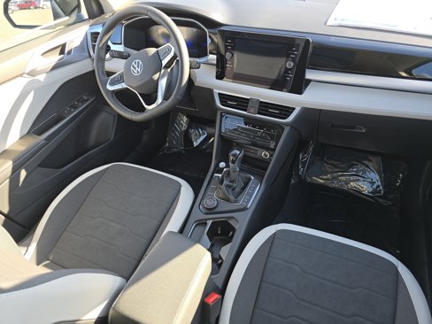 New 2025 Volkswagen Taos SE image 22