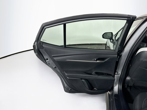 Used 2025 Toyota Camry SE image 27