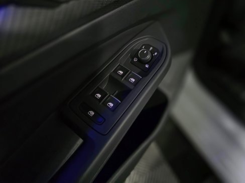 Used 2024 Volkswagen Golf R image 32