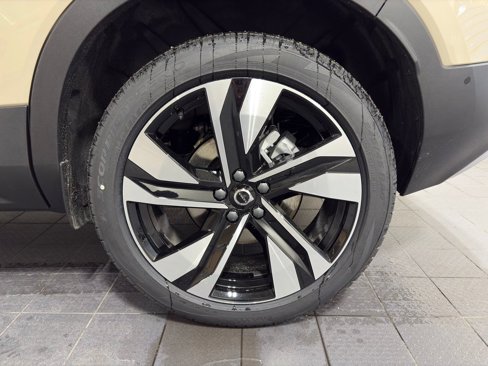 New 2025 Volvo XC40 B5 Ultra w/ Climate Package image 14