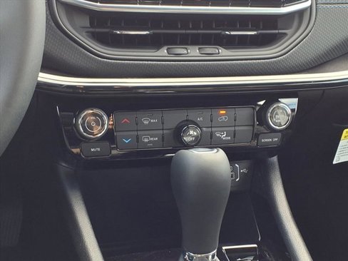 New 2026 Jeep Compass Latitude image 9