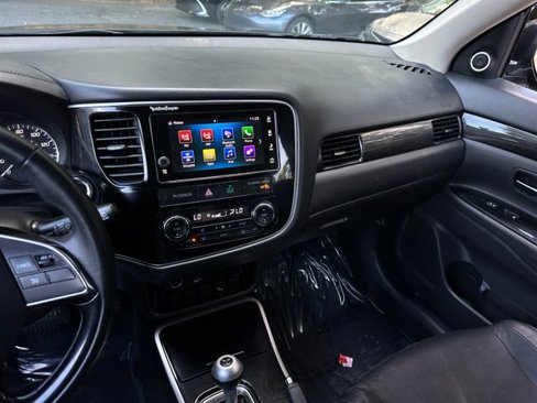 Used 2017 Mitsubishi Outlander SEL image 16