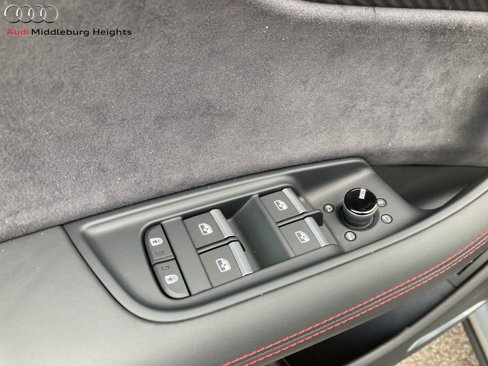 New 2025 Audi RS Q8 performance image 13