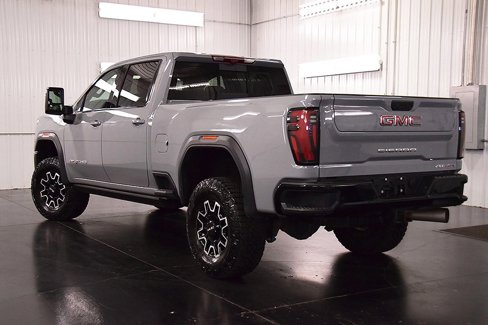 Used 2024 GMC Sierra 2500 AT4X image 5