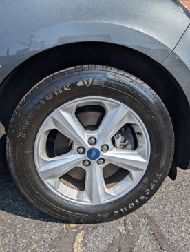 Used 2020 Ford Edge SE image 9