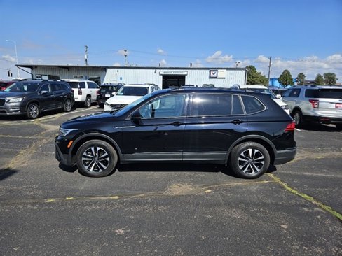 Used 2022 Volkswagen Tiguan S image 2