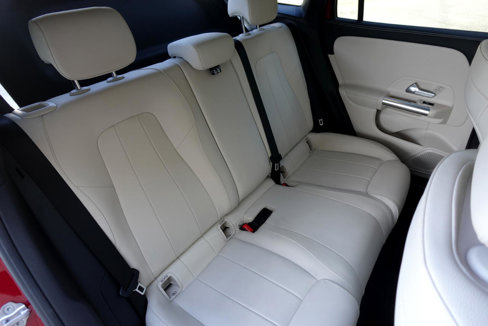 Used 2021 Mercedes-Benz GLA 250 4MATIC w/ Premium Package image 15