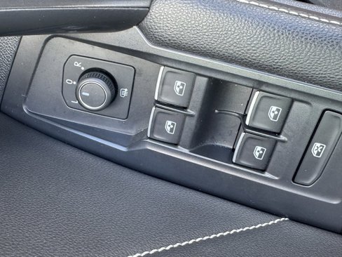 Used 2022 Volkswagen Tiguan SE R-Line image 25