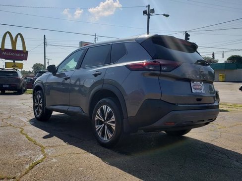 Used 2023 Nissan Rogue SV image 4