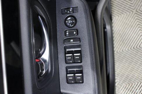 Used 2025 Honda Pilot EX-L image 8