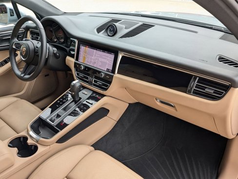 Certified 2025 Porsche Macan image 26