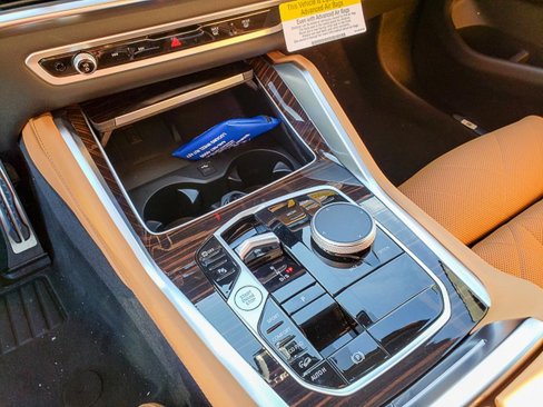 New 2026 BMW X6 xDrive40i w/ Climate Comfort Package image 8