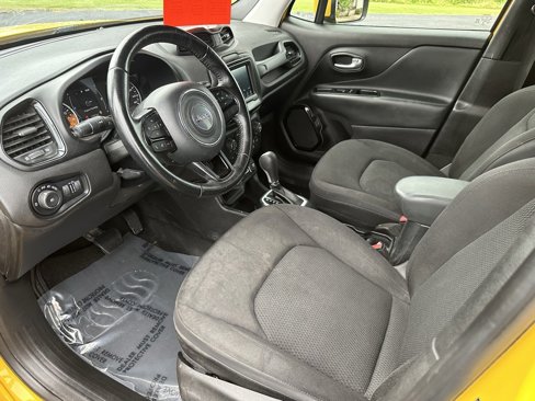 Used 2018 Jeep Renegade Altitude w/ Popular Equipment Group image 12