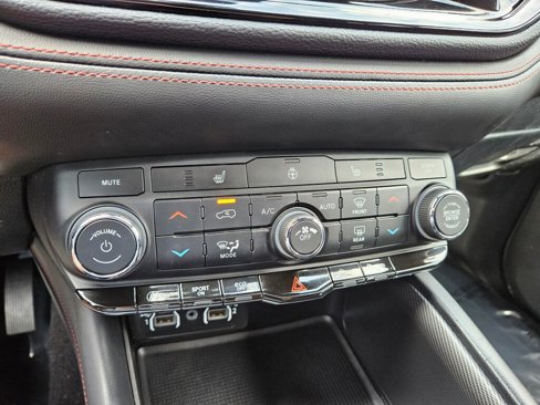 Used 2023 Dodge Durango GT image 22