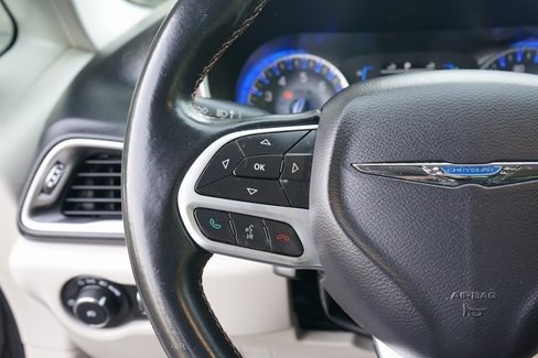 Used 2017 Chrysler Pacifica Touring-L image 26